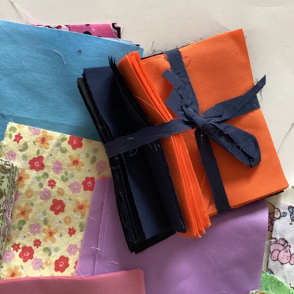 A Bundle Of 5" Inch Fabric Squares Charm Pack An Assortment of Colors & Prints - Picture 5 of 10